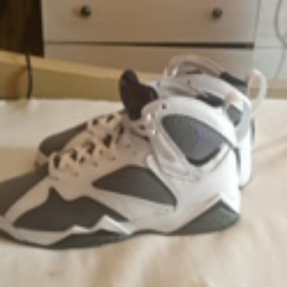 Brand new boys Jordans bb shoes - Picture 3 of 8